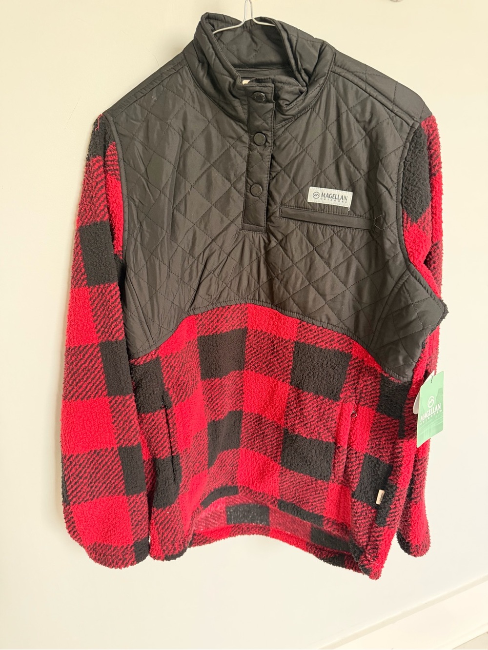 NWT Magellan Outdoors Women’s Red and Black Quilted Yoke Fleece Pullover-M